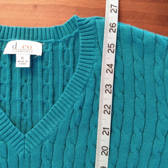 D&Co Essentials Cableknit Cotton VNeck Sweater - Picture 6 of 7